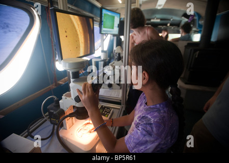 Die BioBus besucht eine Schule-Sommerprogramm in Astoria Nachbarschaft in Queens in New York Stockfoto