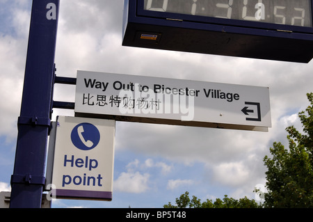 Anzeichen bei Bicester Stadt Railway Station, Oxfordshire, England, UK Stockfoto