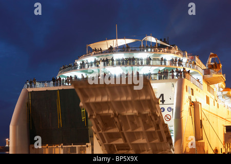 Tägliche Fähre Ankunft in Las Palmas, Gran Canaria von Moro Jable auf Fuerteventura auf den Kanarischen Inseln Stockfoto