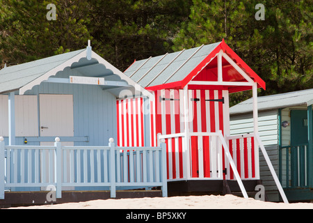 Strand Hütten am nächsten Brunnen am Meer in Norfolk, England. Stockfoto