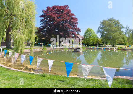 Otford Ententeich, Zentrum des Dorfes Stockfoto