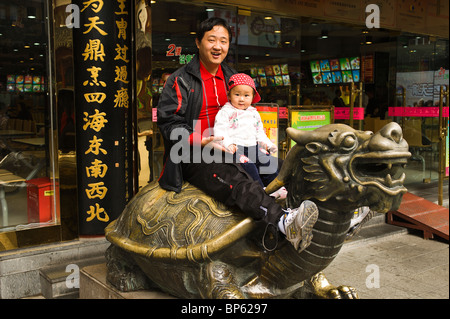 China, Shanghai. Das Chenghuang Miao-Viertel rund um die Shanghai Stadt Gottes Tempel. Stockfoto
