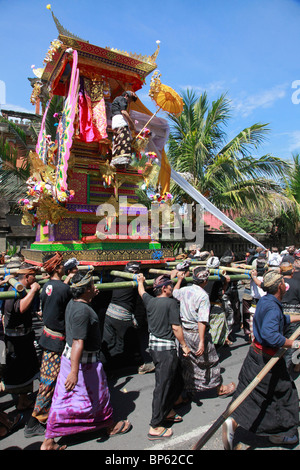 Indonesien, Bali, Feuerbestattung Zeremonie Prozession, Feuerbestattung Turm, Stockfoto