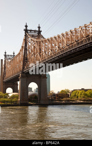Queensboro Bridge und Roosevelt Island, NYC Stockfoto