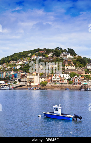 Blick auf Kingswear aus Dartmouth, über den Fluss Dart in Devon Stockfoto