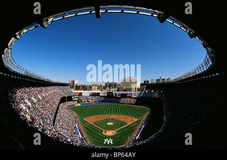 Eine Übersicht der alten Yankee Stadium während ein Hauptliga-Baseball-Spiel zwischen den New York Yankees und die Detroit Tigers. Stockfoto