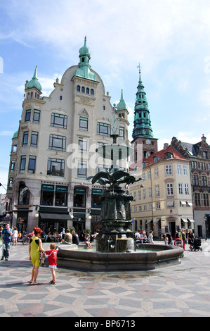 Caritas-Brunnen, Lower Stroget, Nyhavn-Kanal, Kopenhagen (Kobenhavn), Königreich Dänemark Stockfoto