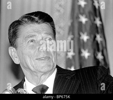 Präsident Ronald Reagan bei Pressekonferenz in San Francisco, Kalifornien, 9. Mai 1980. Stockfoto