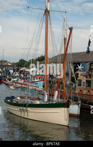 traditionelle Auster Jollen in Whitstable Hafen Kent England uk Stockfoto
