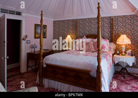 Gästezimmer in The Shaw House Inn, einem viktorianischen Bed & Frühstück in Ferndale, Kalifornien Stockfoto