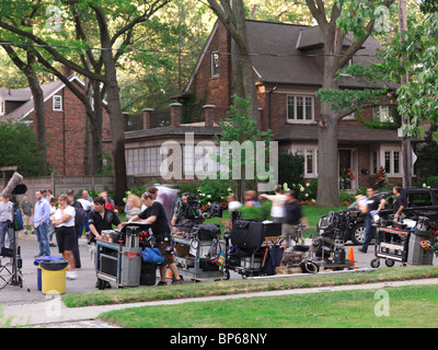 Filmteam Ausrüstung für The CW Television Network neue Nikita-Serie mit Maggie Q in Toronto, Ontario, Kanada 2010 einrichten. Stockfoto