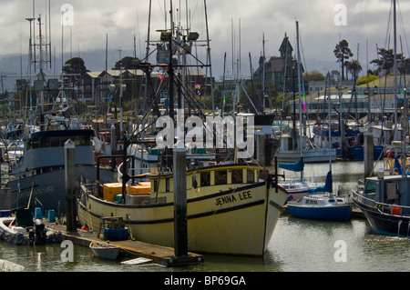 Kommerziellen Fischerboote im Hafen von Woodley Island Marina in Humboldt Bay, Eureka, Kalifornien angedockt Stockfoto