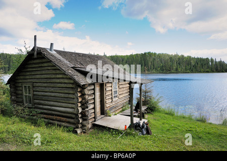 Grau-Eule-Kabine, Beaver lodge, Prince Albert National Park, Saskatchewan, Kanada. Stockfoto