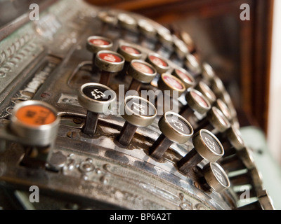Nahaufnahme von der Kasse in der viktorianischen Apotheke in das Sudhaus Hof Museum of Nottingham Life, Nottinghamshire, England UK Stockfoto