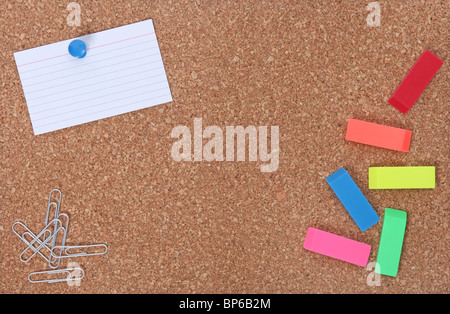 Pinnwand mit Schulmaterial und Kopie Platz für Ihren Text Stockfoto