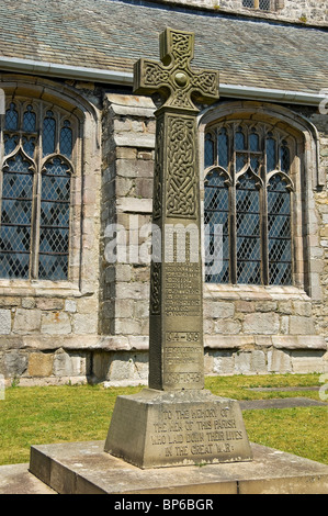 Nahaufnahme des Gedenkens zum Ersten Weltkrieg auf dem Gelände Von Cartmel Priorat Kirche Cumbria England Vereinigtes Königreich GB Großbritannien Stockfoto