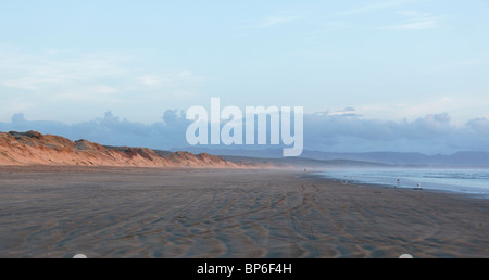 Ein Blick, Blick nach Süden entlang Ninety Mile Beach, Neuseeland Stockfoto