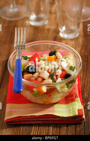 Weiße Bohnensalat. Rezept zur Verfügung. Stockfoto