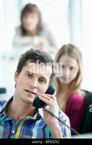 Porträt eines Geschäftsmannes am Telefon sprechen Stockfoto
