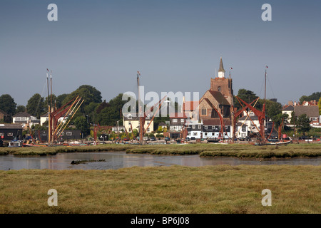 England Maldon Essex Fluss Blackwater Hythe Kai von Heybridge Themse Segeln Lastkähne verrottenden Wracks von Scotia und Sauerstoff Stockfoto