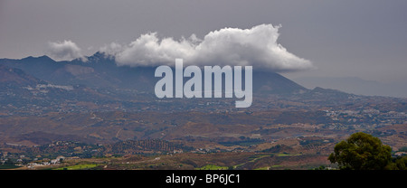 Blick auf die Berge Landschaft Andalusiens entnommen Elveria, Spanien Stockfoto