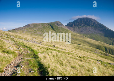 Grün & Great Gable Giebel, von Moses Trod Fußweg, Lake District, Cumbria. Stockfoto