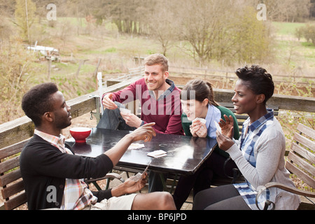 Zwei Paare Spielkarten im freien Stockfoto