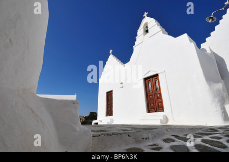 Mykonos. Griechenland. Die weiß getünchten Panagia Paraportiani Kirche, im Kastro Bereich von Chora. Stockfoto