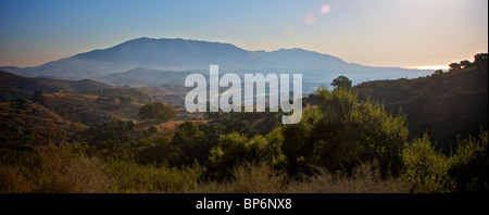 Blick auf die Berge Landschaft Andalusiens entnommen Elveria, Spanien Stockfoto