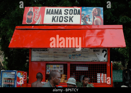 Kiosk mit Coca Cola Werbung in der Altstadt, Mombasa Kenia Stockfoto