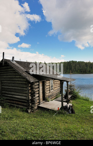 Grau-Eule-Kabine, Beaver lodge, Prince Albert National Park, Saskatchewan, Kanada. Stockfoto