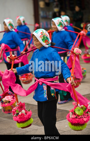 China, Zhouzhuang. Traditionelles Erntedankfest. Stockfoto