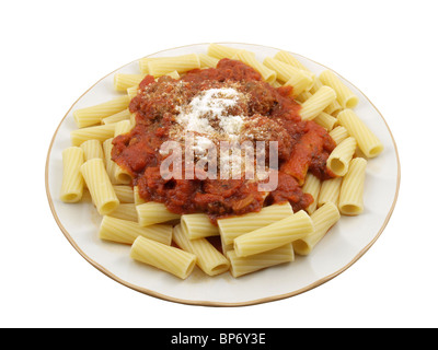 Rigatoni mit Tomatensauce und Mini-Frikadellen. Stockfoto