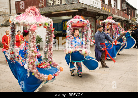 China, Zhouzhuang. Traditionelles Erntedankfest. Stockfoto