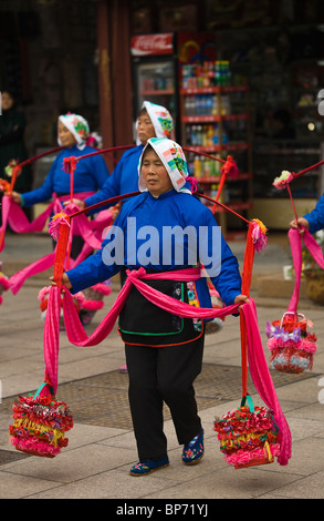 China, Zhouzhuang. Traditionelles Erntedankfest. Stockfoto