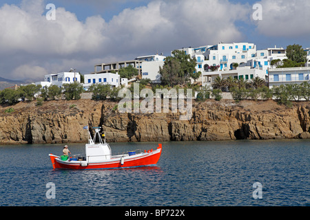 Angelboot/Fischerboot in den Hafen der Insel Paros, Cyclades, Pisso Livadi, Ägäische Inseln, Griechenland Stockfoto