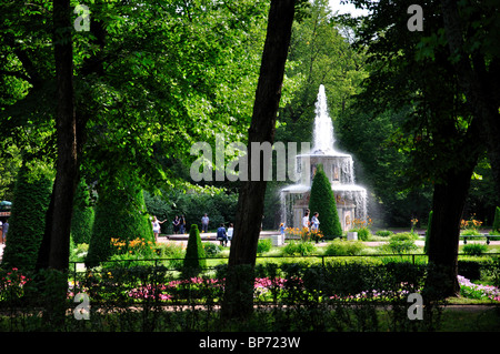 Römischen Brunnen, großen Peterhofer Palast Peterhof, Sankt Petersburg, Nordwest-Region, Russland Stockfoto