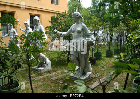 Statuen in den Park von Schloss Charlottenburg - Schloss Charlottenburg in Berlin, Deutschland Stockfoto