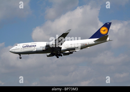 Lufthansa Boeing 747 Landung am Flughafen Frankfurt Stockfoto