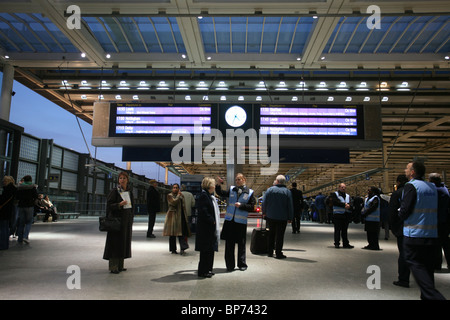 Pendler in St Pancras Bahnhof London St. Pancras International London Railway Kopfbahnhof. Foto: Jeff Gilbert Stockfoto