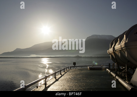 Blick vom Fort William auf Camusnagaul Fuß Fähre Blick auf Ben Nevis. Stockfoto