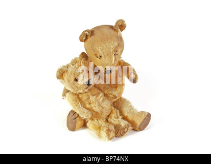 Zwei 1950 Teddybären mit kuscheln. Stockfoto