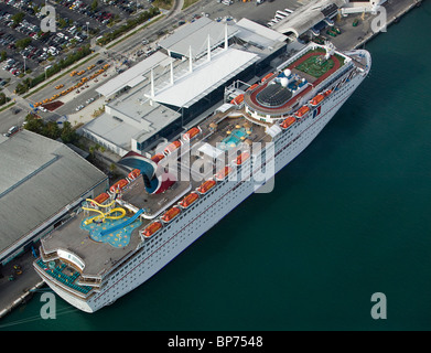 Luftaufnahme über Kreuzfahrt Schiff angedockt Port of Miami Florida Stockfoto