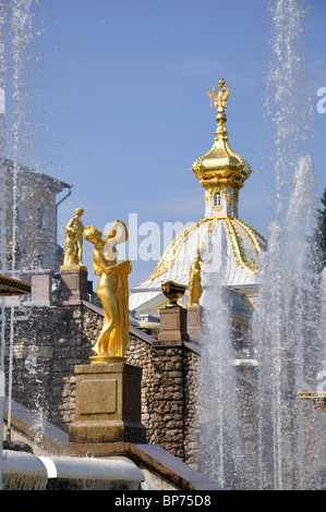 Große Kaskade, großen Peterhofer Palast Peterhof, Sankt Petersburg, nordwestliche Region, Russland Stockfoto