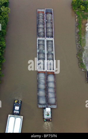 Luftaufnahme über enge Lastkahn Verkehr in der Nähe von Baton Rouge, Louisiana Stockfoto