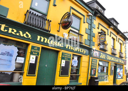 Pub in Dingle Irland Stockfoto