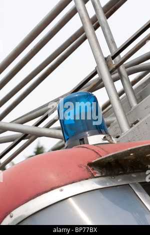 Blaues Licht auf Oldtimer Feuerwehrauto Stockfoto