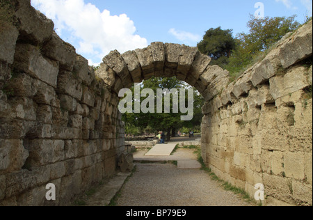 Eingang zum Stadion, archäologische Stätte, das antike Olympia, Ilia, Peloponnes, Griechenland Stockfoto