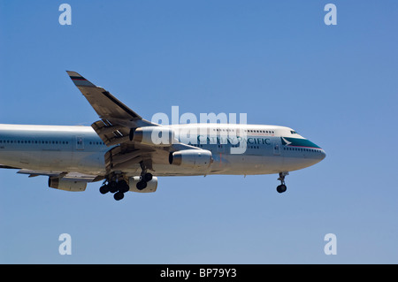 Cathay Pacific Boeing 747-400 landet auf dem Los Angeles International Airport, Los Angeles, Kalifornien Stockfoto