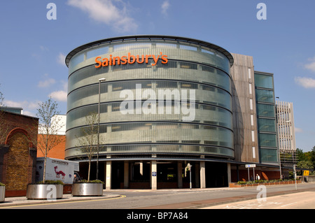 Sainsbury speichern Parkhaus, High Wycombe, Buckinghamshire, England, UK Stockfoto